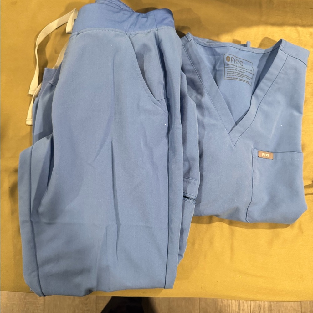 Women’s Figs scrubs